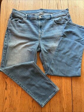 Old Navy women’s Wow Boyfriend jeans size 16